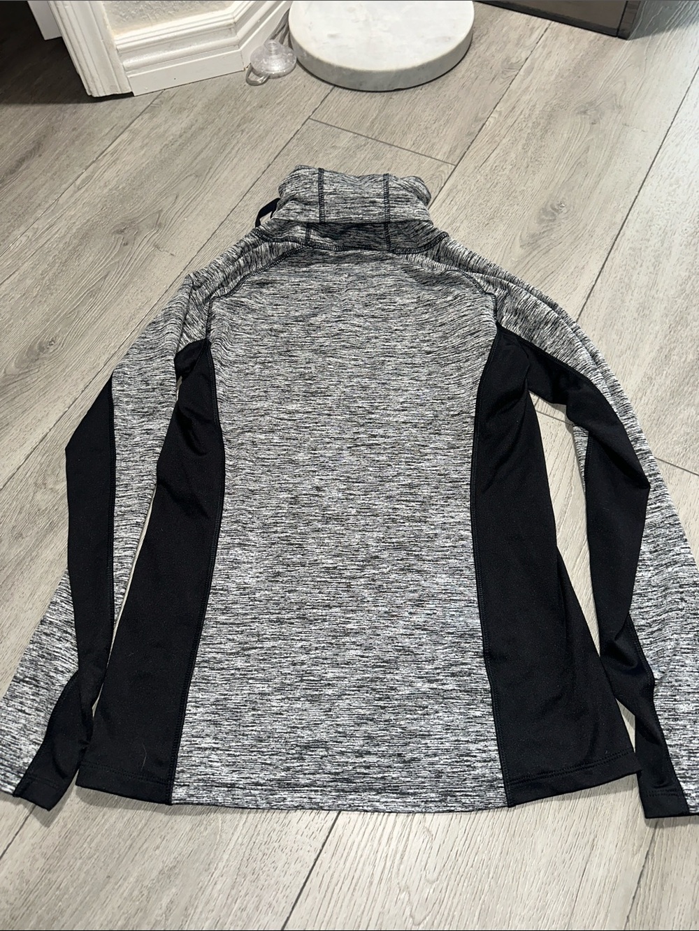 Eddie Bauer motion Heather Gray & Black Turtleneck Performance Top size small - Picture 9 of 9